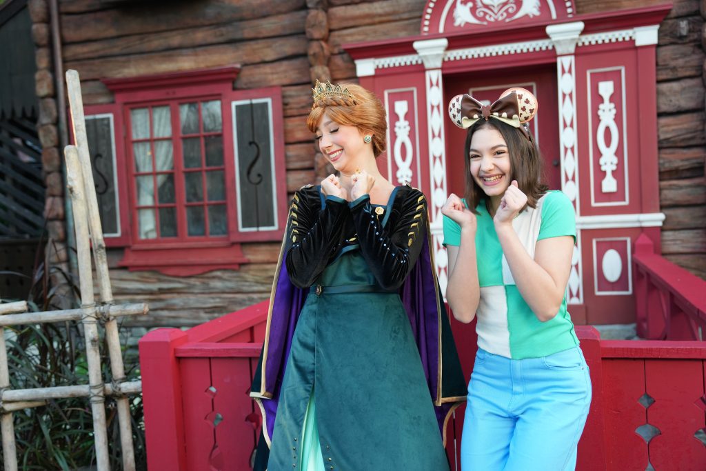 Meet Anna and Elsa at Royal Sommerhus